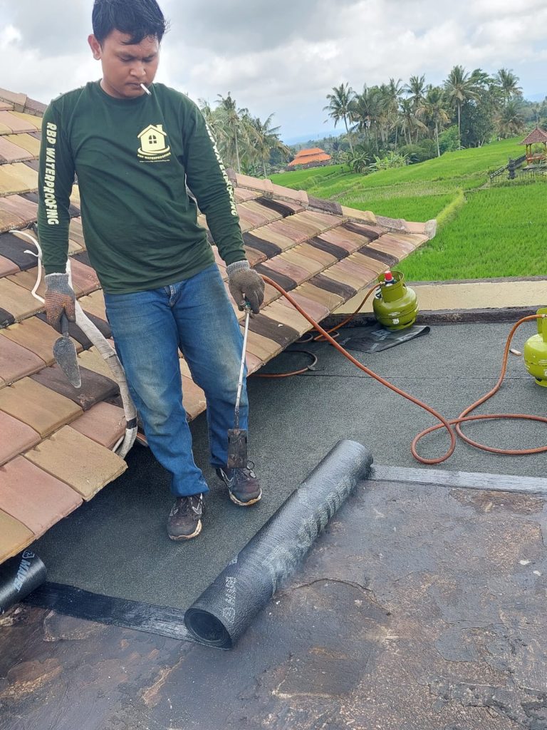 Aplikator waterproofing Sika Bergaransi